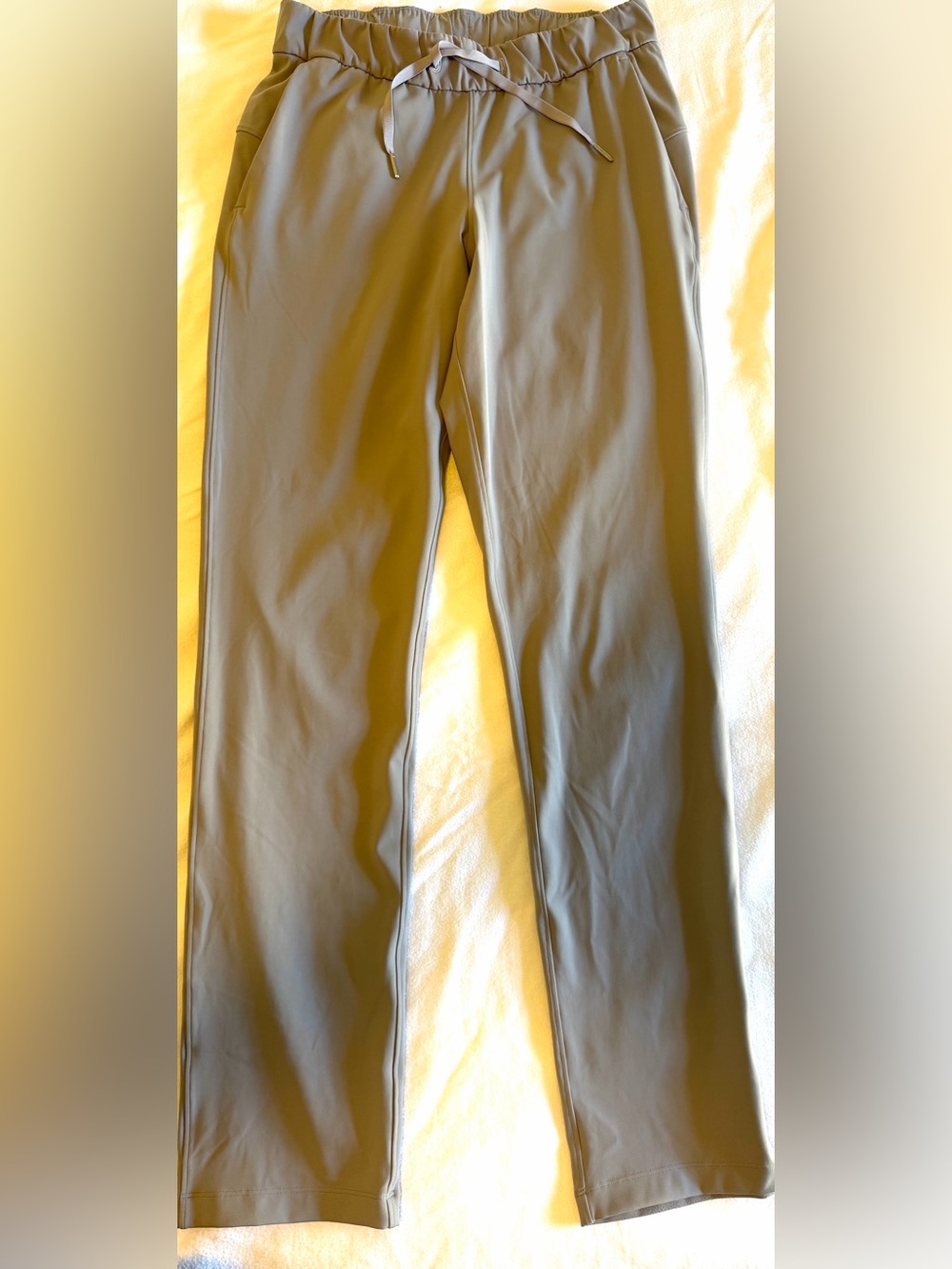 Lululemon On the Fly Full Length 31” Luxtreme Pant Size 6 Gray Taupe Travel Pant - Picture 1 of 7
